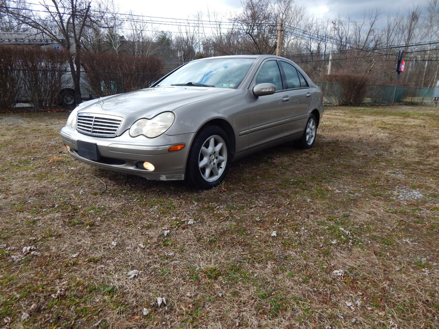 2003 Gold /Black Leather Mercedes-Benz C-Class C240 sedan (WDBRF81J03F) with an 2.6L V6 SOHC 18V engine, Automatic transmission, located at 6528 Lower York Road, New Hope, PA, 18938, (215) 862-9555, 40.358707, -74.977882 - Photo#0